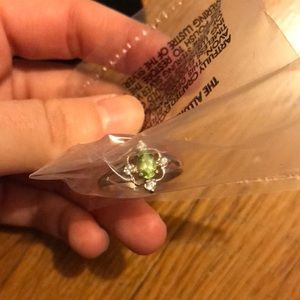 Sterling silver peridot ring size 9 Avon